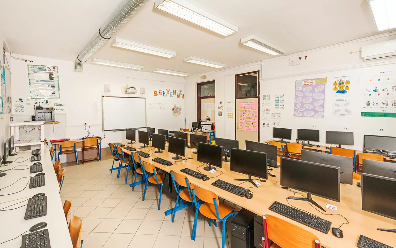 Scuola-Giuseppina-Martinuzzi-aula-informatica-2