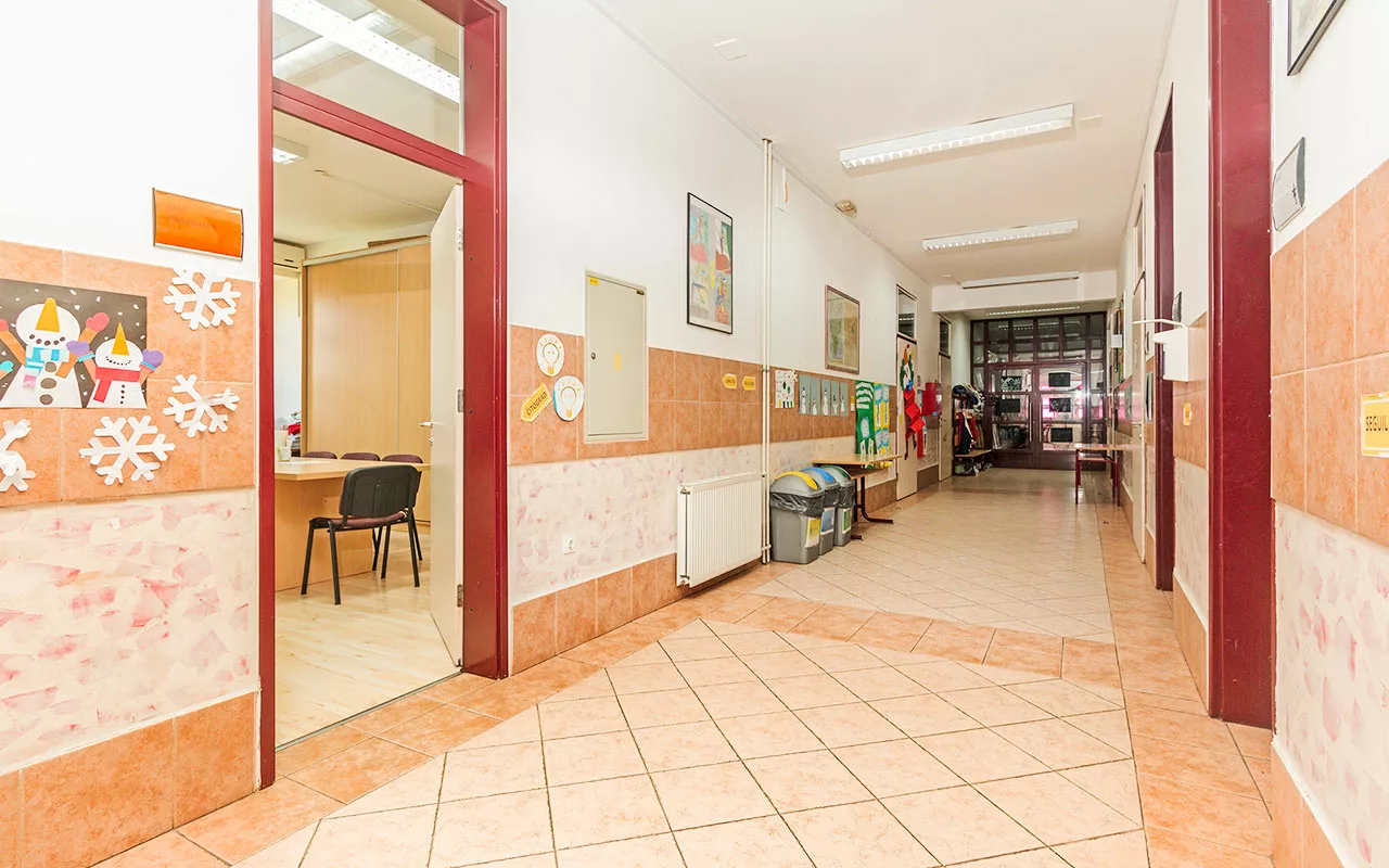 Scuola-Giuseppina-Martinuzzi-corridoio